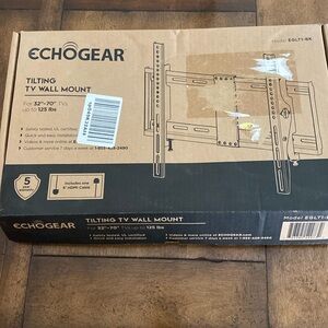 Eco gear tilting TV wall mount